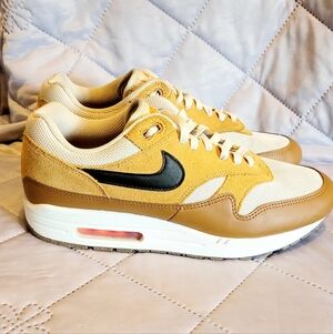 Nike Air Max 1 Essential in the "British Tan", And Bone colorway. Mens Size 10